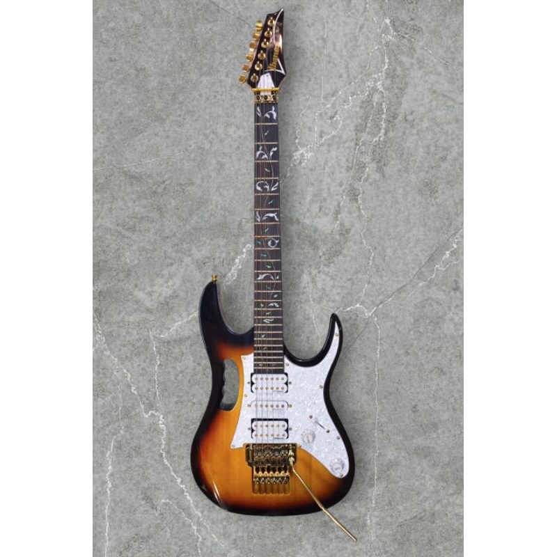 กีต้าร์ไฟฟ้า Ibanez JEM-JR Steve vai signature limited