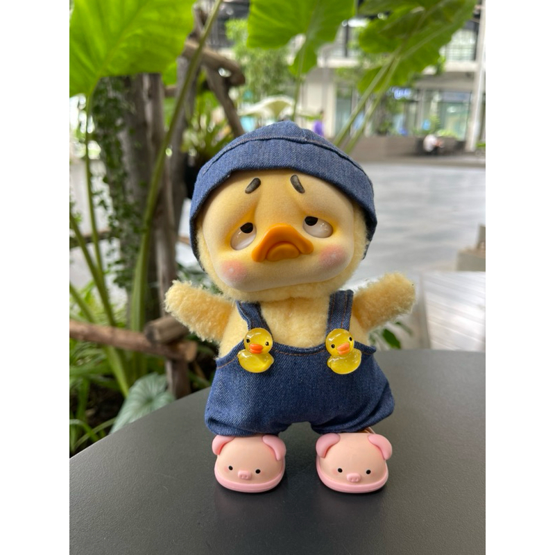 ชุดเอี๊ยมกางเกงน้องเป็ด upsetduck สียีนส์ ขาจั๊ม พร้อมหมวกทรงกลม สุดเก๋ สินค้างานเย็บของไทย พร้อมส่ง (เฉพาะเอี๊ยม+หมวก)