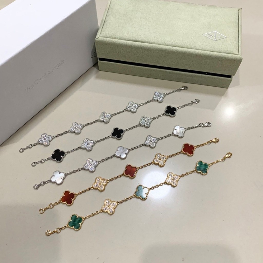 สร้อยข้อมือ Van Cleef & Arpels Bracelet ขนาด 19-20cm