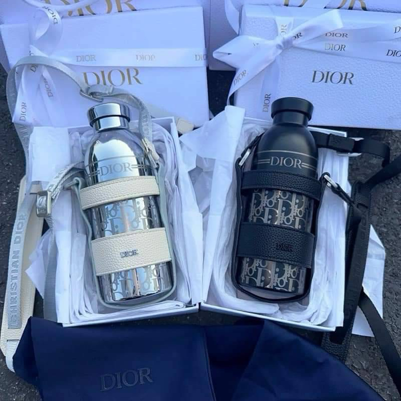 ขวดน้ำ Dior Vip Gift / Dior Christmas Gift With Shoulder Strap ความจุ 500 ml