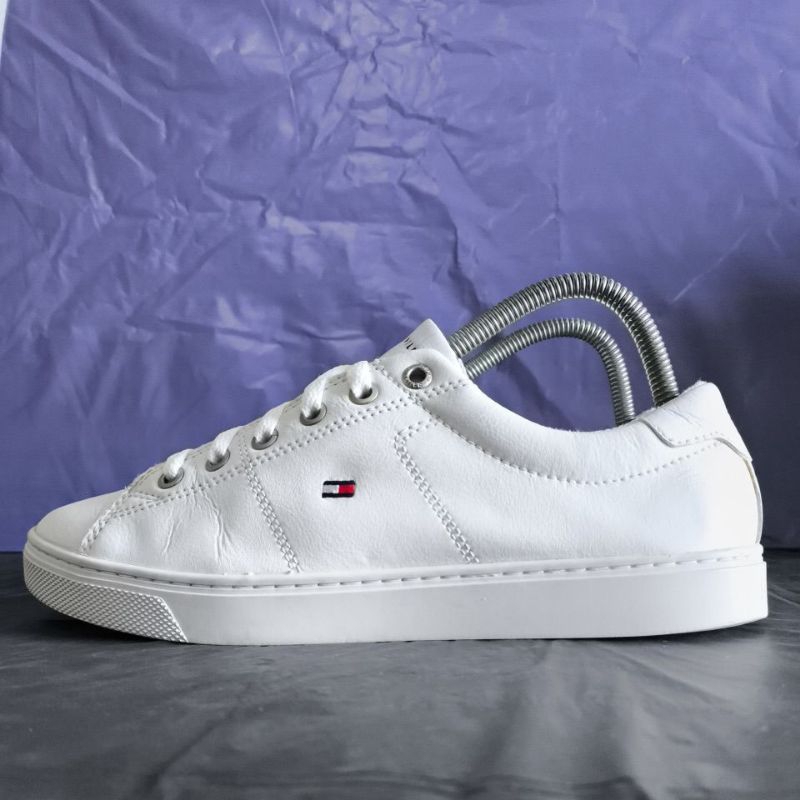 รองเท้า Tommy Hilfiger มือสองของแท้ Size 39/25 cm.