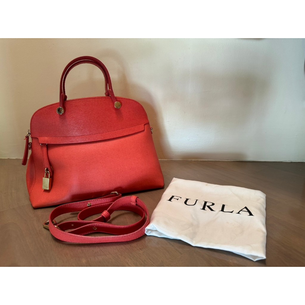 กระเป๋าถือ Furla แบรนด์ดังจากอิตาลี มือสอง