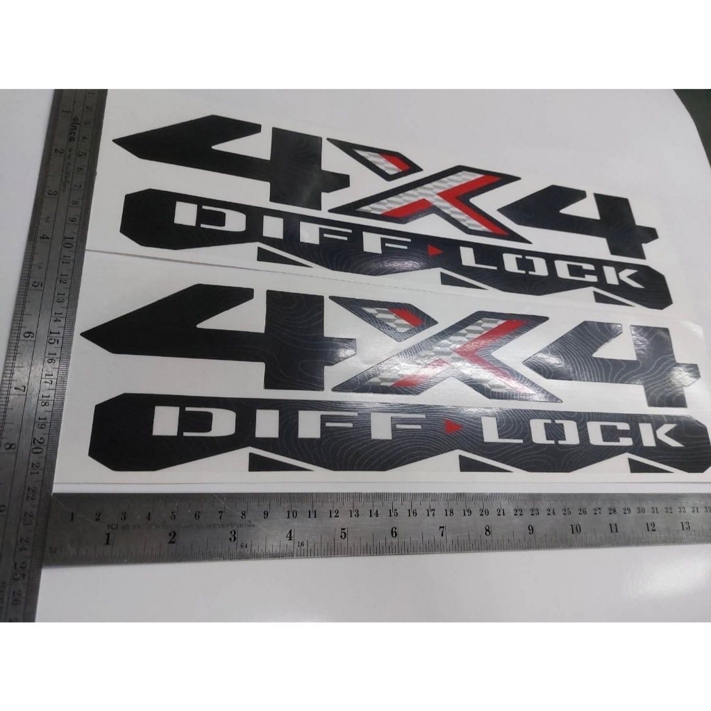 สติ๊กเกอร์แบบดั้งเดิม 4x4 DIFF-LOCK ติดแก้มท้ายรถ ISUZU D-MAX V-Cross Minor Change ปี 2024 ปี2024