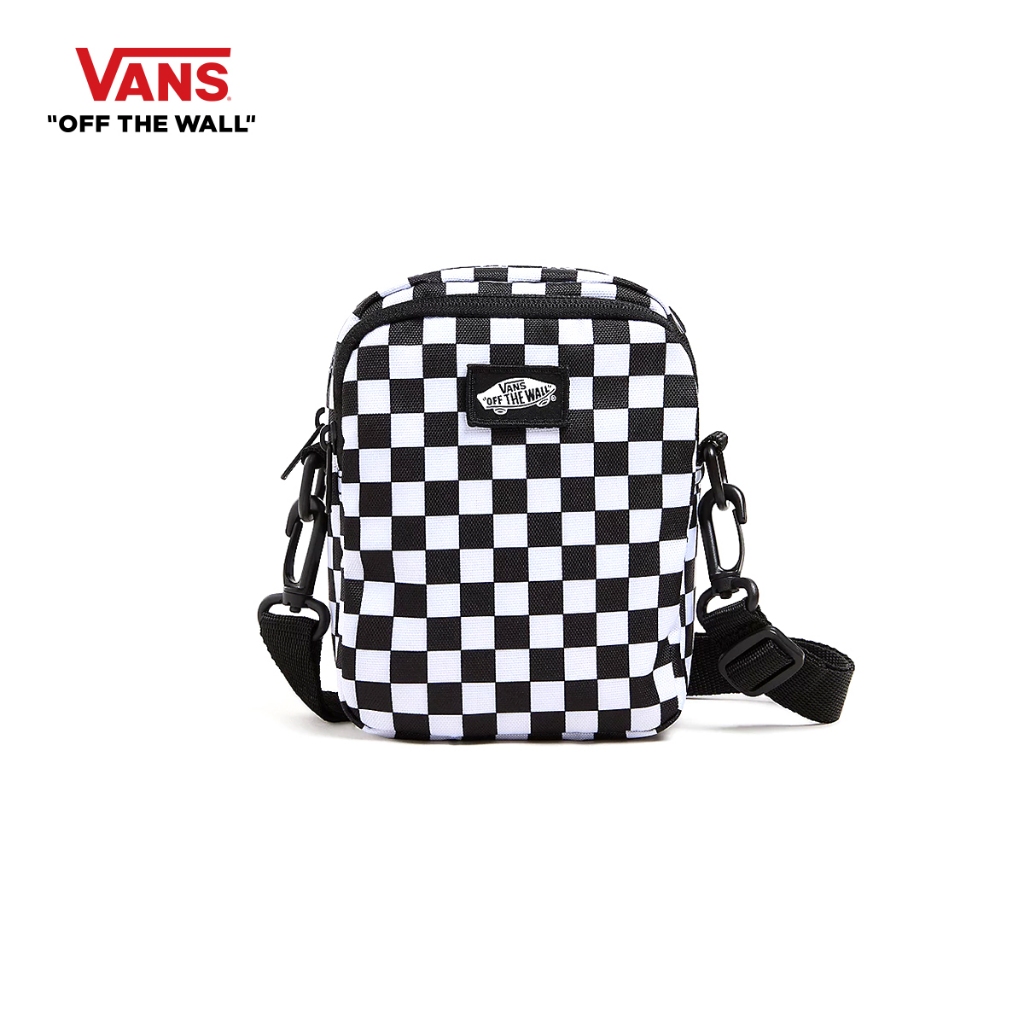 VANS GO GETTER CROSSBODY - BLACK-WHITE กระเป๋า กระเป๋าสะพาย ครอสบอดี้ กระเป๋าสะพายครอสบอดี้ กระเป๋า ครอสบอดี้ ผู้หญิง