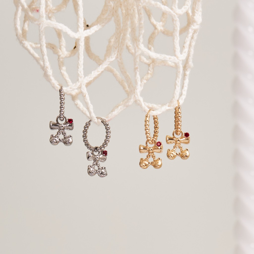 earika.earrings - cherry beary bubble hoop ต่างหูห่วงห้อยจี้หมีโบว์ วัสดุสแตนเลส (stainless steel) เหมาะสำหรับคนแพ้ง่าย