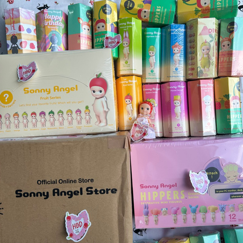 ꒰ พร้อมส่ง ꒱ ลูกค้าสุ่มเอง! ไม่แกะ SONNY ANGEL — Hippers Harvest เกาะมือถือ ลุ้น Cherry แบบ LISA และ Series ยืน