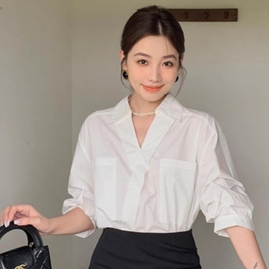 MCB202 เสื้อเชิ้ตผ้าไหมอิตาลี ดีไซน์คอปกวี สีขาวแขนสามส่วน ใส่ได้ทุกโอกาส ดูแพงมาก ฟรีไซส์อก 40