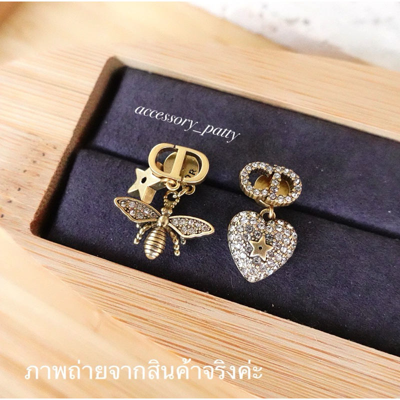 ✨ต่างหูก้านเงิน รุ่นD/10 งานดีไซน์2ข้างไม่เหมือนกันค่ะ(แมลงและหัวใจ) ตัวเรือนสีแอนทีคฝังเพชรละเอียดค่ะ งานเป๊ะสุดค่ะ✨
