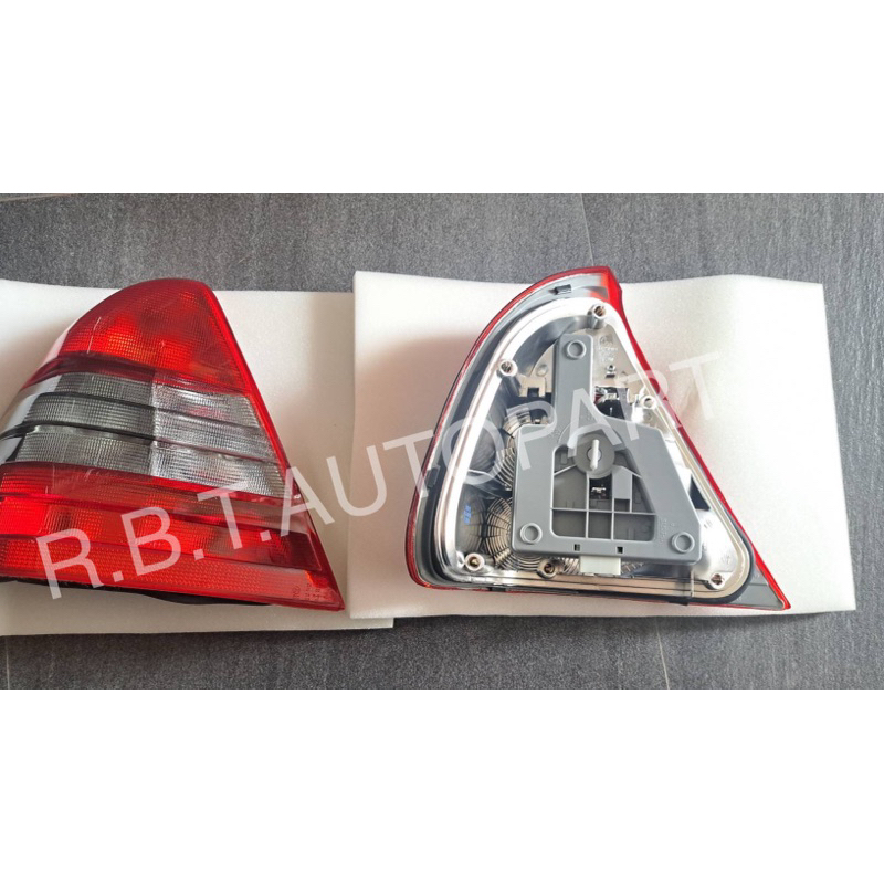 BENZ ไฟท้าย (2สี แดง-ขาว)สำหรับรถเบนซ์Merzedes-benz รุ่น W202(ราคาต่อ1คู่)