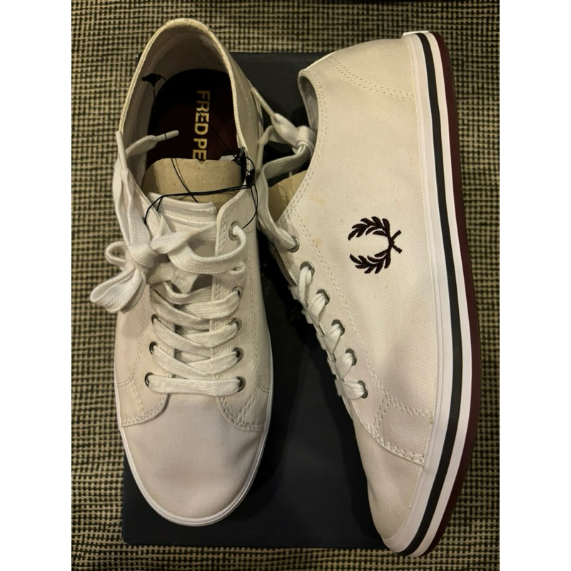 “ของใหม่ มีตำหนิเล็กน้อย” FRED PERRY รองเท้าผ้าใบ สีขาว B7259 size 42 พร้อมกล่อง ราคาป้าย 3,990 บาท