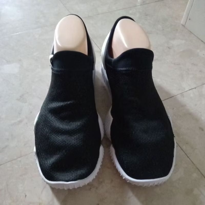 รองเท้าผ้าใบนักวิ่ง ยี่ห้อ Nike แท้ (มือสอง)