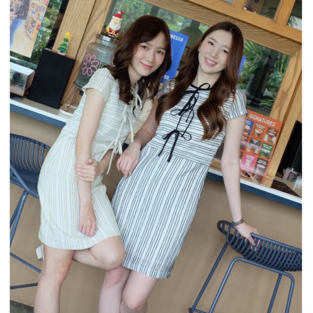 Timetoeve - Ribbon Dress เดรสผูกโบว์ผ้าลายมีซิปหลัง