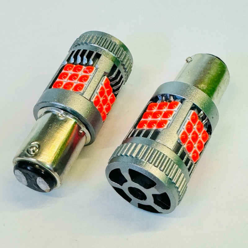 แพ็ค1คู่ LEDหลอดรุ่นใหม่มีพัดลม ไฟเบรคขั้วT20-7443และขั้วเขี้ยวS25-2จุด 1157 36LED DC12-24v
