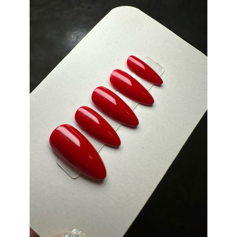 เล็บปลอมมือสีเจลแท้ สีแดง เล็บปลอมสำเร็จรูปML08 ฟรีกาว+ตะไบทุกชุด handmade(พร้อมส่ง)