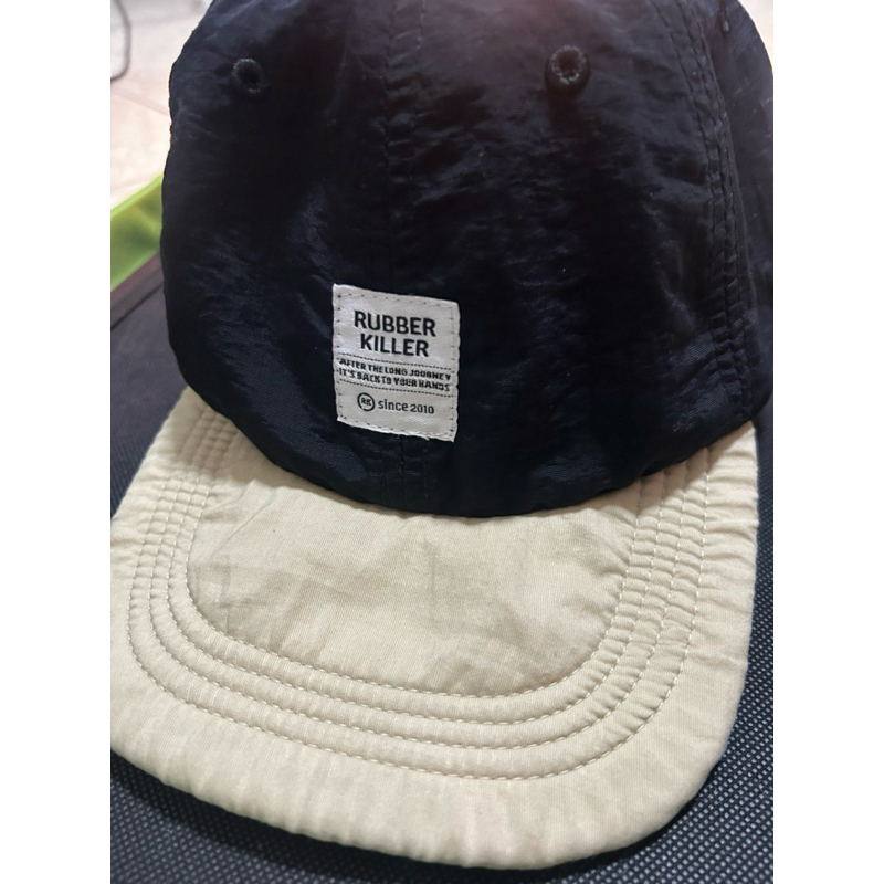หมวกใส่เที่ยว RUBBER KILLER สีดำครีม(มือสอง)
