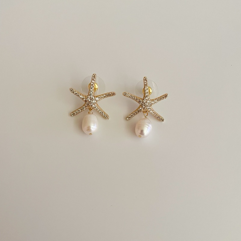 shellandgold - ต่างหูปลาดาวสีทองประดับเพชร ห้อยมุกน้ำจืดแท้