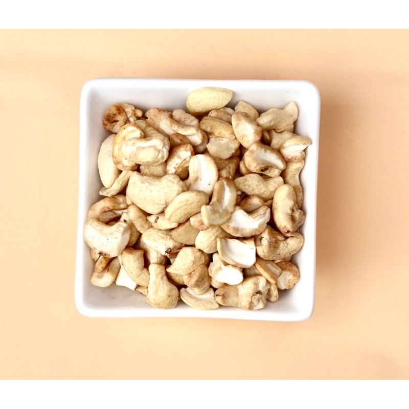 เม็ดมะม่วงหิมพานต์ แบบท่อนกลาง Rwa Cashew Nuts ,broken in large pieces