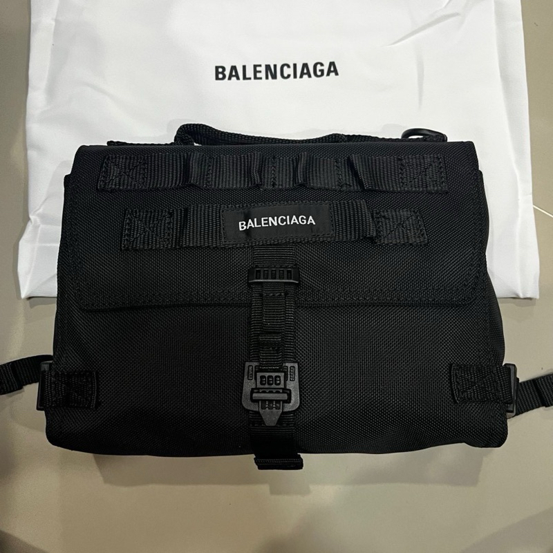 กระเป๋าผู้ชาย NEW BALENCIAGA CAVAS BAG ทรงสวยมากก คอลใหม่ งานดีสุด