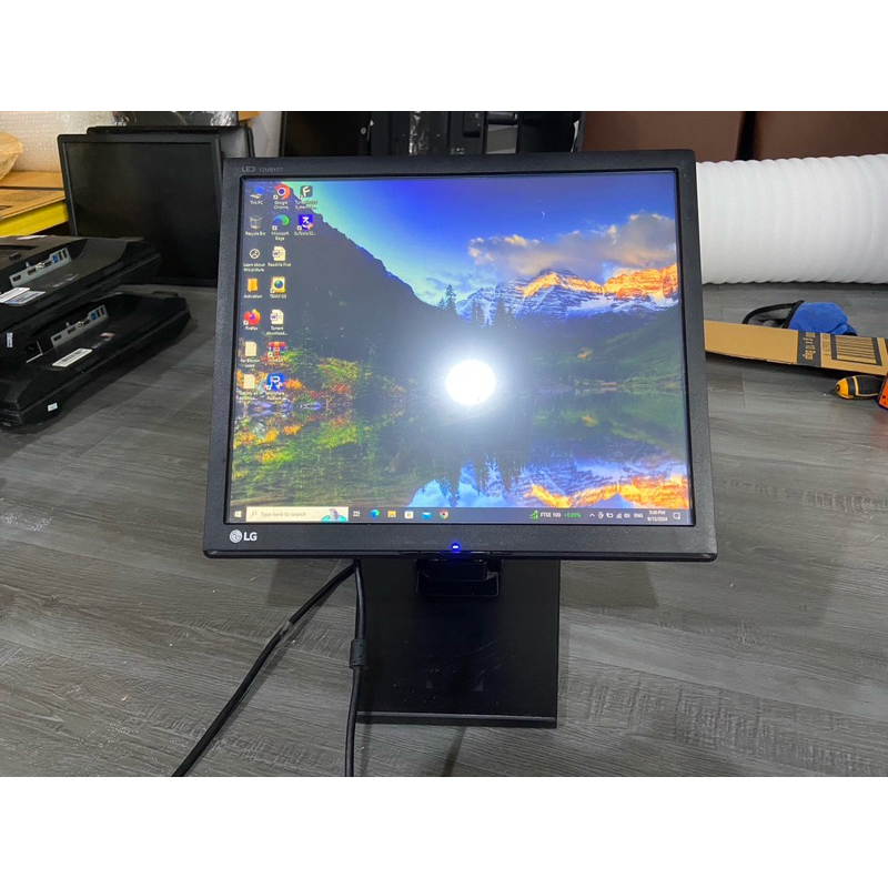 จอคอม Touch Screen (ทัชสกรีน) Monitor 17นิ้ว LG 17MB15T (หน้าจอสัมผัส) แถมสายให้!!