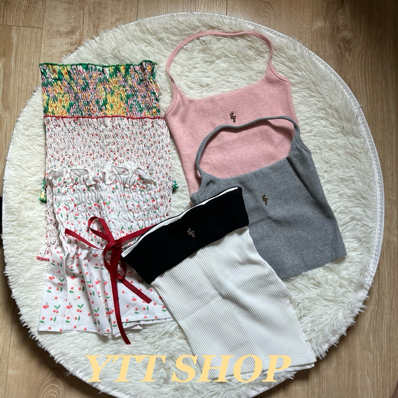 ส่งต่อเสื้อผ้า งานไอจี  Feel Free เกาะอก พร้อมส่ง