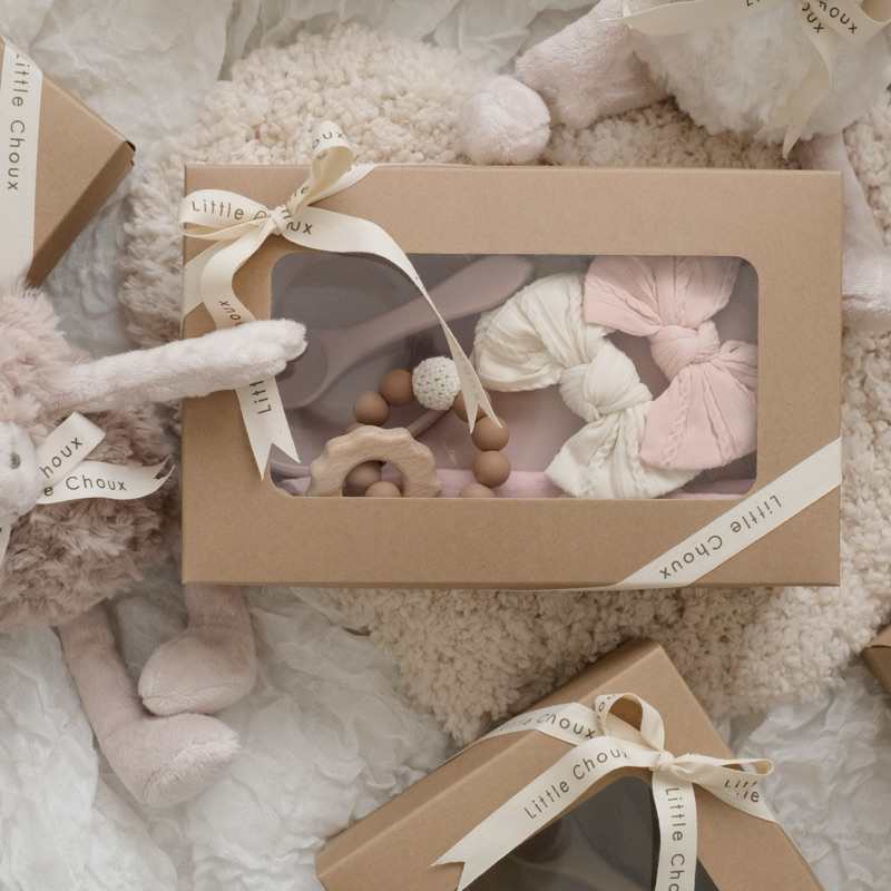 Baby gift set (small size) กิ๊ฟเซ็ตชุดเล็ก แบบมีโบว์ ในเซ็ตมี 6 ชิ้น สำหรับน้องผู้หญิง