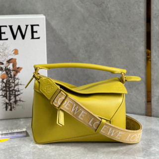 พรี​ ราคา10500 Loewe puzzle หนังวัว กระเป๋าสะพายข้าง กระเป๋าสะพาย24*10.5*16.5cm