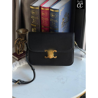 Ce MEDIUM TRIOMPHE BAG IN SHINYภาพไม่เบลอโลโก้ทักแชทนะคะ