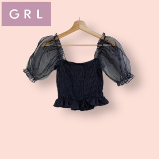 เสื้อ GRL ผ้าคอตต้อนผสมโพลี ไซด์ -  M   อก 30-38 ยาว 17 นิ้ว  เสื้อทรงสวยน่ารักมาก แขนผ้าแก้ว สม็อคสวย  ผ้าดีทิ้งตัวสวย