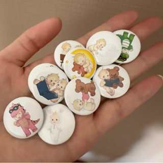 พร้อมส่ง READY TO SHIP Brandy Melville Pins 💗