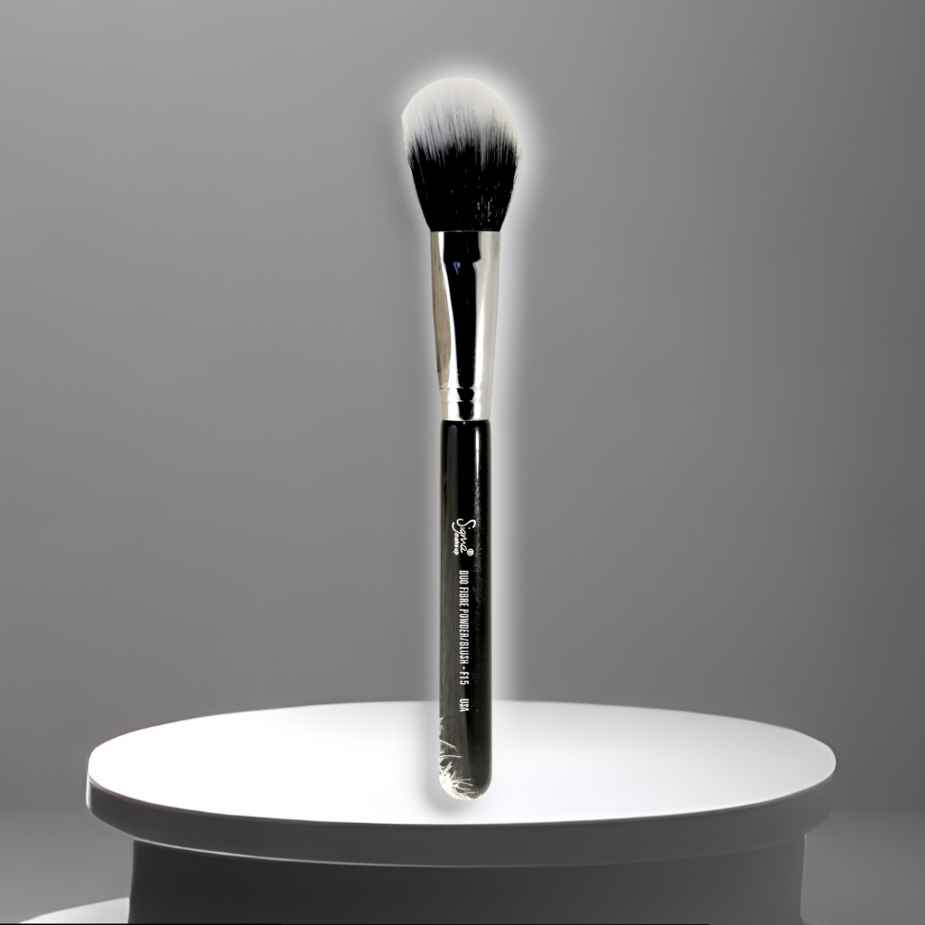 Used : Sigma Duo Fibre Powder/Blush Brush F15 แปรงลงแป้งหรือแปรงปัดแก้ม ขนนุ่ม นิ่ม ไม่บาดหน้า ไม่กิ