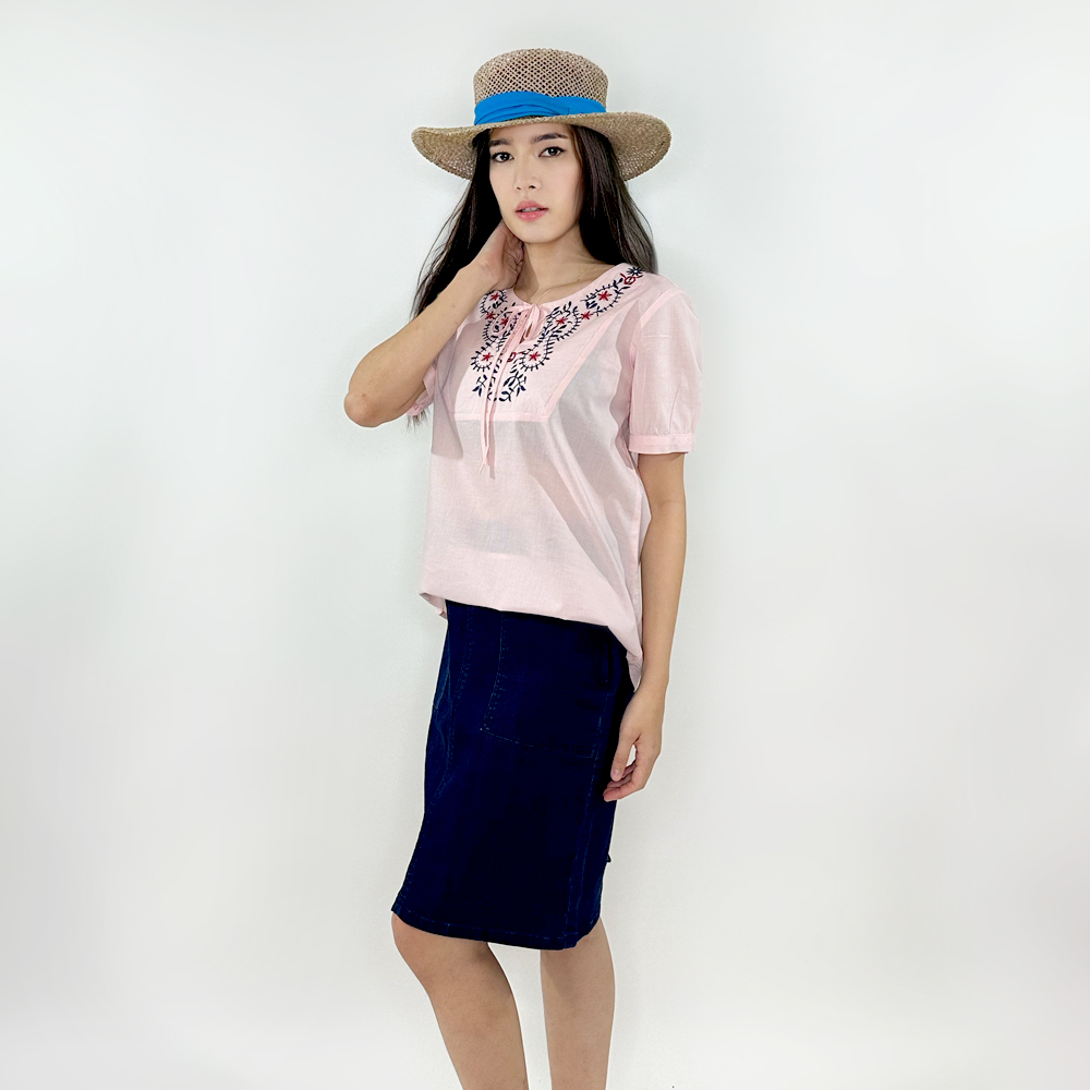 PORTLAND เสื้อเบลาส์ลายปัก สีชมพู / Short Sleeve Blouse with Embroidery (PINK)