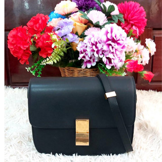 CELINE Classic Box Medium Black Leather Shoulder Bag มือสอง หนังแท้