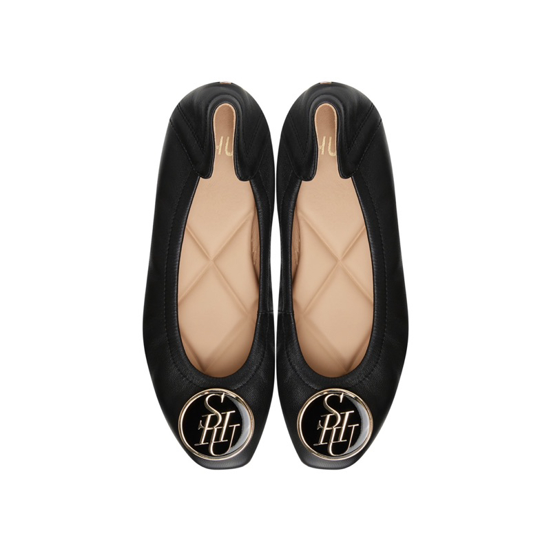 Shu รองเท้าคัชชูสีดำ ในช้อปขาย 3,590.- Size(ไซส์)40 (ใส่ไซส์39ก็ใส่ได้นะคะ) หนังนิ่ม หุ้มส้น