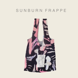 Wyllabrand กระเป๋าผ้าพลีท Sunburn frappe