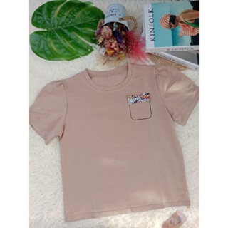 เสื้อป้าย. H&amp;J แต่งกระเป๋า