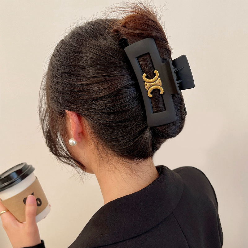 กิ๊บติดผม ทรงเรขาคณิต เข้ากับทุกการแต่งกาย แฟชั่นฤดูร้อน