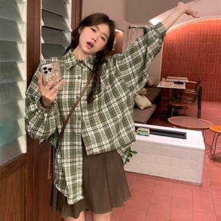 พร้อมส่ง เสื้อเชิ้ตคอปกแขนยาวลายสก็อตสีเขียว ทรงOversize ดีเทลแขนทรงพองสวย กระดุมสีเขียวแมทกับเสื้อสวย ปลายทรงโค้ง