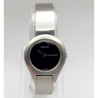 นาฬิกา GUCCI WOMENS 6700L SWISS QUARTZ BLACK DIAL SAPPHIRE CRYSTAL STAINLESS STEEL WATCH 26 MM (มือสอง)