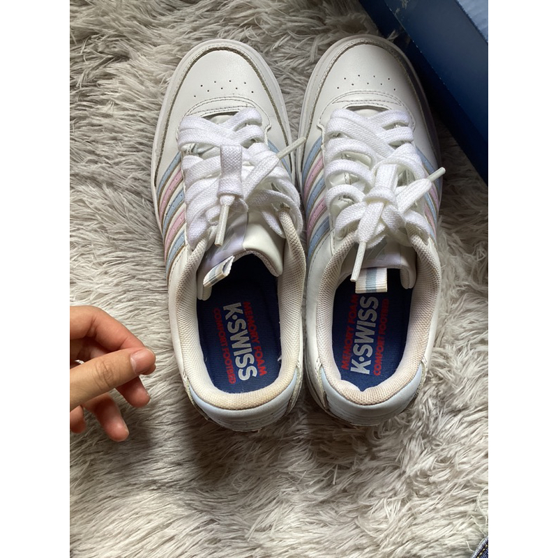 รองเท้าผ้าใบสีขาวkswiss