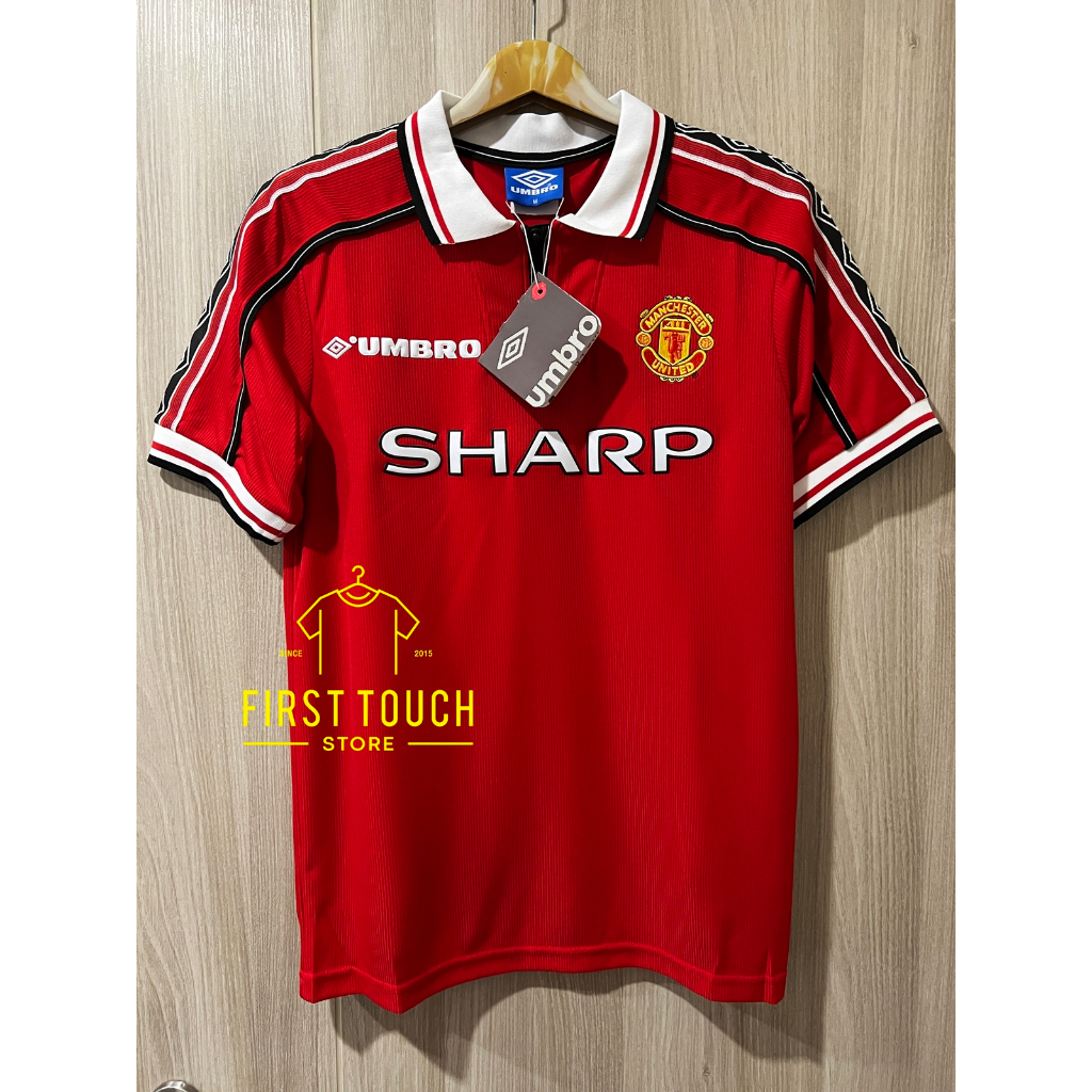 Retro เสื้อบอลย้อนยุค แมนยู Home เหย้า 1999/2000 คอซิป พร้อมอามและเบอชื่อกำมะหยี่ตรงปี