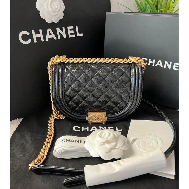 New Chanel small boy messenger bag black caviar Ghw Microchip บิลไทย🇹🇭