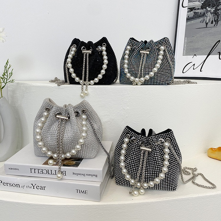 ihappy shop:กระเป๋าสะพายข้าง กระเป๋า Rhinestone Chain Strip เต็ม Rhinestone Bucket Bag แนวโน้มแฟชั่น