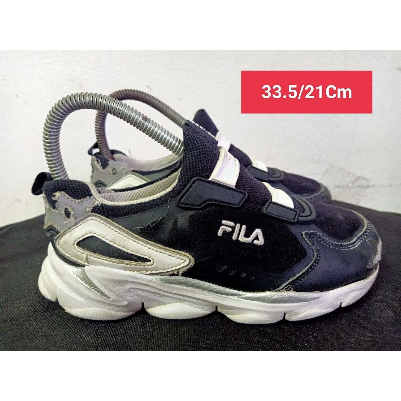 Fila Size 33.5 ยาว 21 Cm  รองเท้ามือสอง  ผู้หญิง เท้าเล็ก แฟชั่น ลำลอง ทำงาน