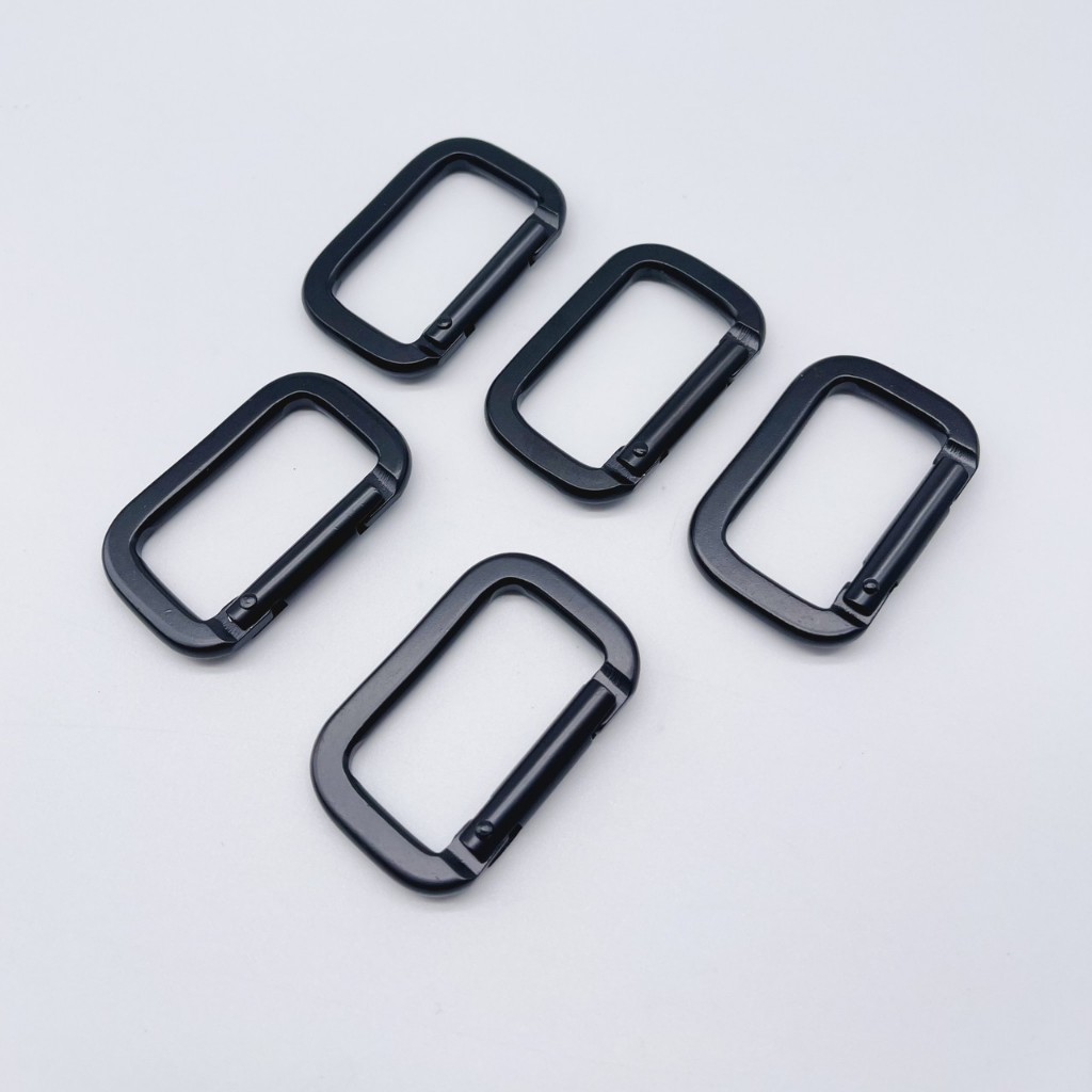 ตะขอโลหะ คาราบิเนอร์ ทรงเหลี่ยม CARABINER สีดำด้าน