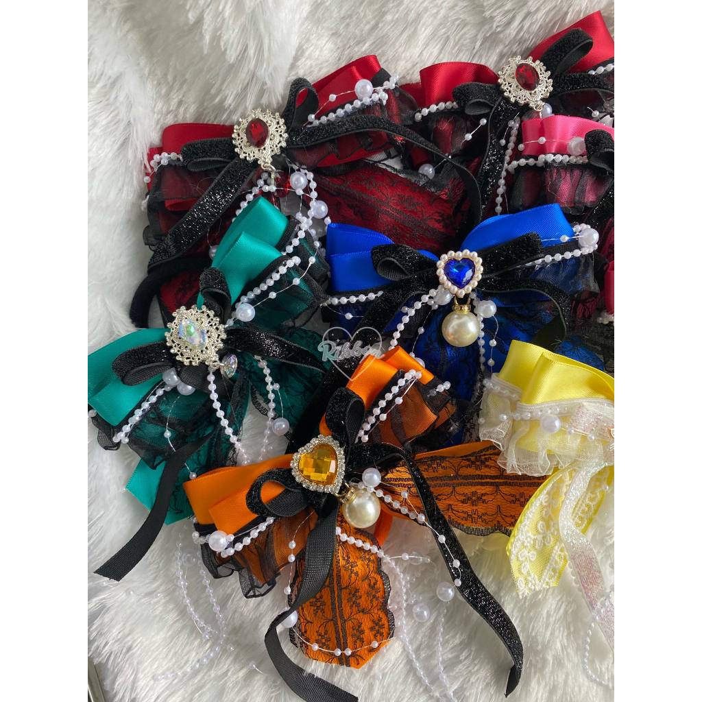 โบว์ติดผม ติดเเท่งไฟ ติดไมค์ ติดคอเสื้อ ติดกระเป๋า โทนสีเข้ม งานHandmade ลือกสีเลือกจี้ได้ค้ะ