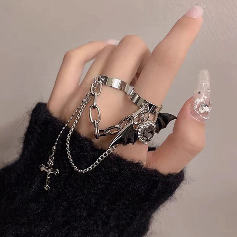 พร้อมส่งจากไทย❣️ (W24) แหวนแฟชั่นสไตล์พังค์ โกธิค แบบโซ่ รูปหัวใจปีกค้างคาวมีจี้ไม้กางเขน แหวนสามารถปรับขนาดได้