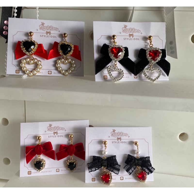 ต่างหูสไตล์เจ้าหญิง โทนสีแดง มีทั้งเเบบเจาะเเละหนีบ งานHandmadeของทางร้าน
