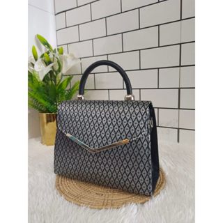 กระเป๋าผ้าไทย ทรงกล่อง แฮนด์เมด หน้าจดหมาย ลายพรพิมล พร้อมสา…