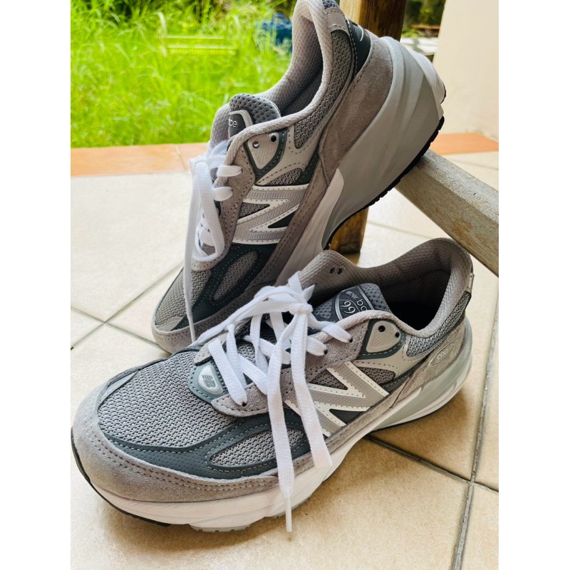The New Balance 990 v6 “Grey” size EU38