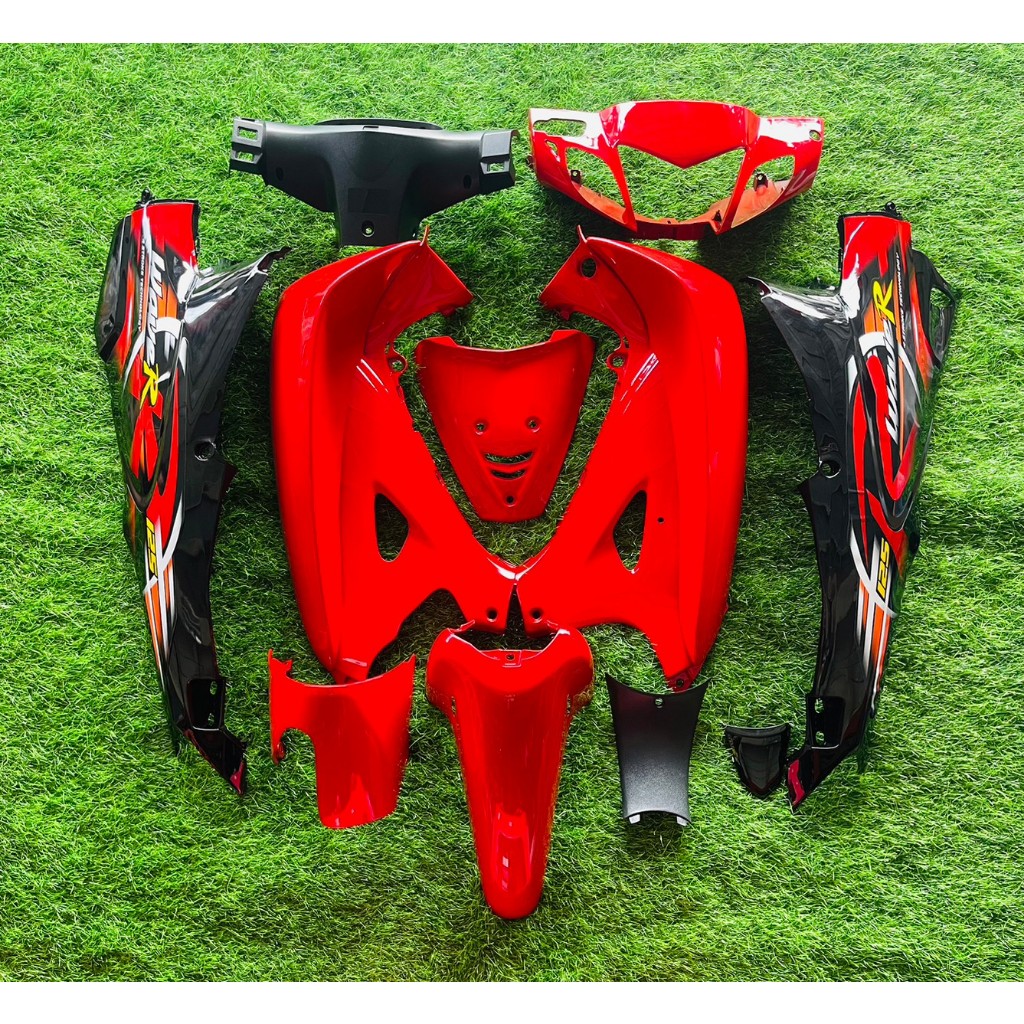 แถมน็อตทั้งชุด  ชุดสีเวฟ125R 125S เเฟริ่งเวฟ125s เฟรมเวฟ125s 125r เฟรมwave ชุดสีwave สีแดงสดท้ายดำ